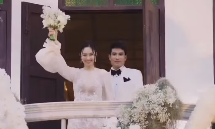 Ba bộ váy cưới của 'Hoa hậu chuyển giới đẹp nhất Thái Lan'