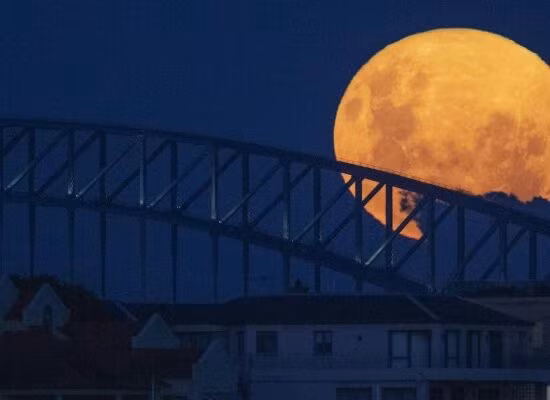 Chuyến bay ngắm siêu trăng của Qantas