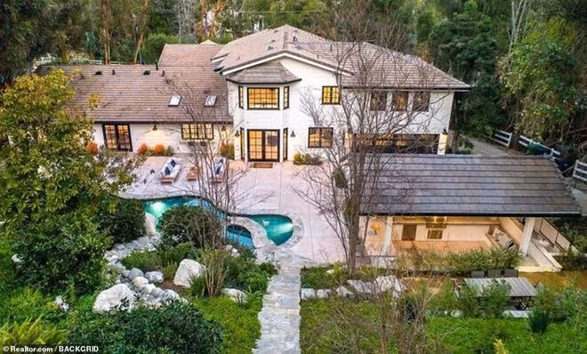 Miley Cyrus rao bán biệt thự 7,2 triệu USD ở Hidden Hills