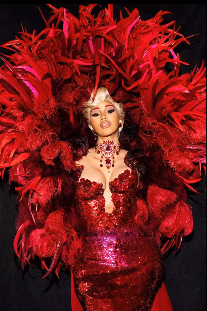 Nhìn lại thời trang của Cardi B ở Paris Fashion Week năm nay ảnh 4