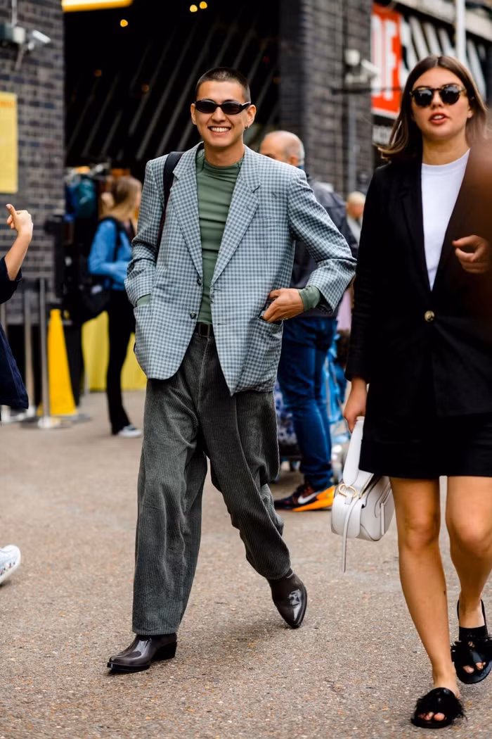 Cách phối đồ với áo thun nam dài tay “chuẩn không cần chỉnh”-7