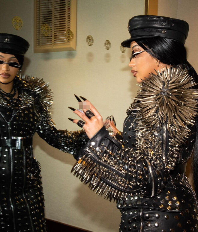 Nhìn lại thời trang của Cardi B ở Paris Fashion Week năm nay ảnh 20