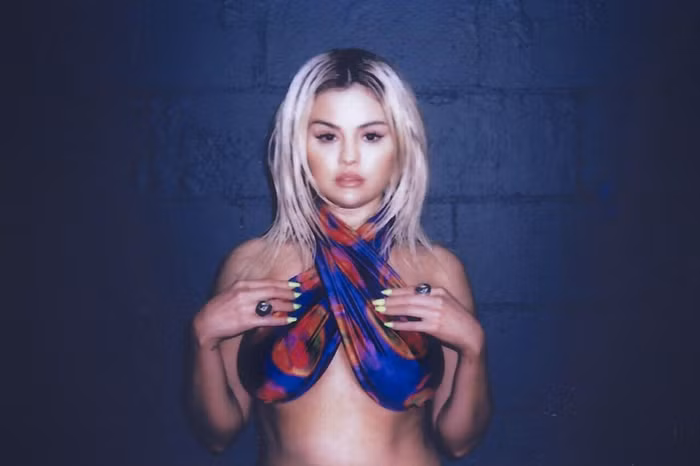 Sắc tím chủ đạo trong BST bikini do Selena Gomez thiết kế-5