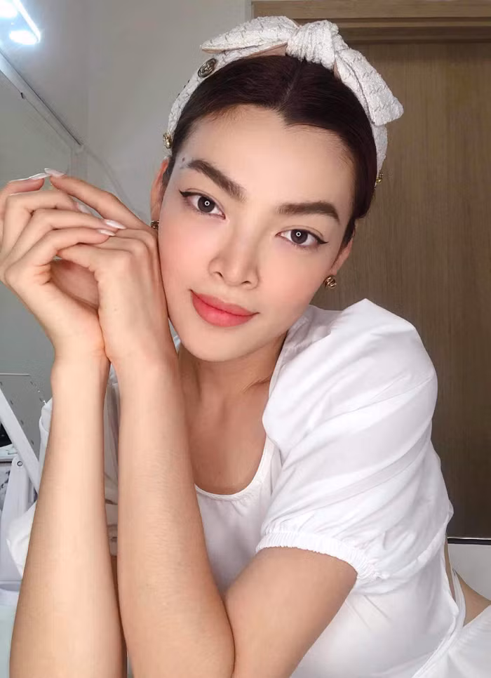 Tậu ngay bí quyết trang điểm mũi thon gọn như hoa hậu chuyển giới Trân Đài