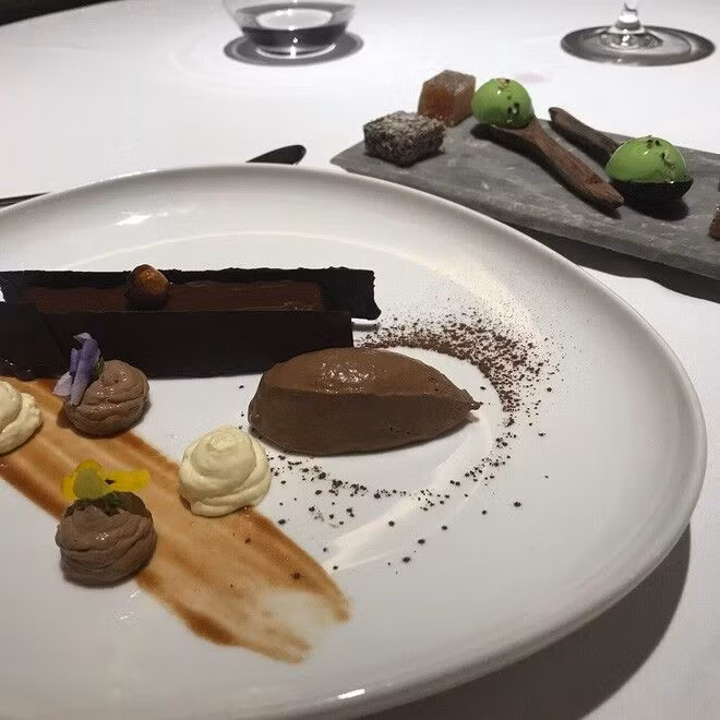 L’Escale by THIERRY DRAPEAU