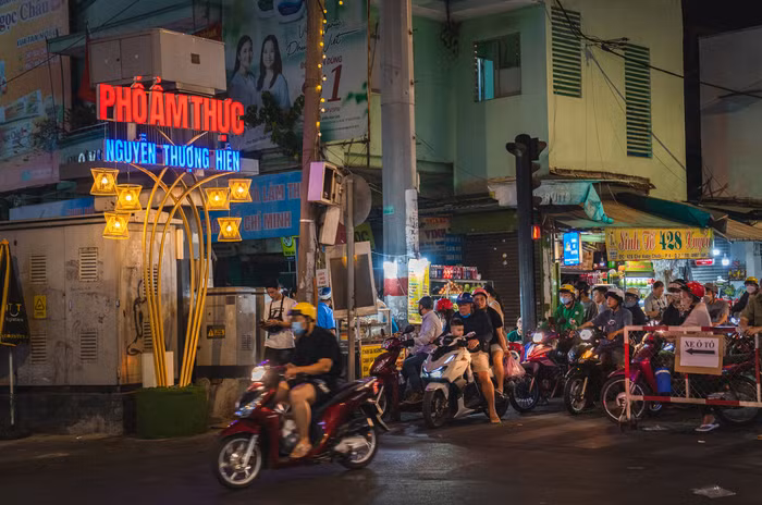 NTH8-1672737037.jpg?w=1200&h=0&q=100&dpr=1&fit=crop&s=lzwk5odHI5f7vxsGtNdONw