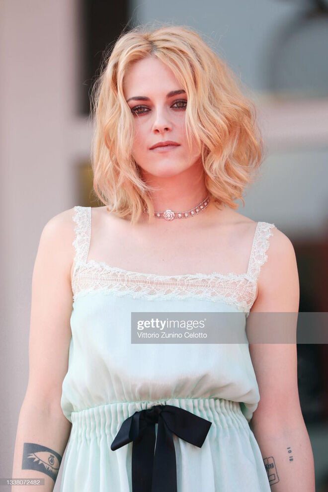 Kristen Stewart khiến công chúng vỡ òa vì makeup mặc dù mặc "đồ ngủ" lên thảm đỏ ảnh 10