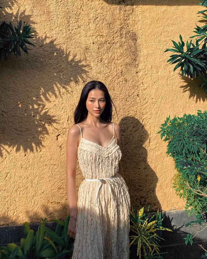 Mặc đẹp như Hoa hậu: HH Phương Khánh có 1001 kiểu váy áo bánh bèo, diện vào vừa sang, vừa sexy khó tả ảnh 5