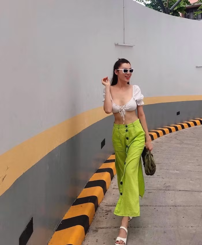 Phong cách thời trang hở bạo của hoa hậu chuyển giới Trân Đài