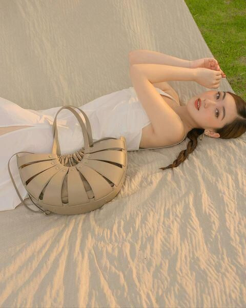 Tủ đồ đẫm mùi sang chảnh của nàng tiểu thư kiêm Beauty Blogger Chloe Nguyễn ảnh 11