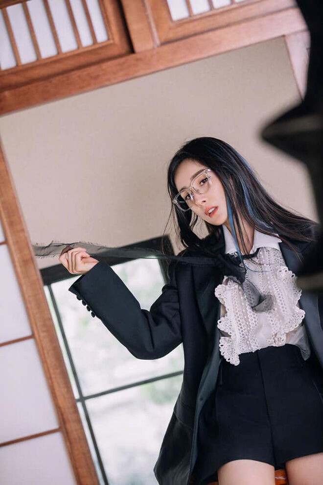 Đụng hàng xuyên biên giới trong trang phục của Valentino ảnh 3 Đụng hàng xuyên biên giới trong trang phục của Valentino ảnh 3
