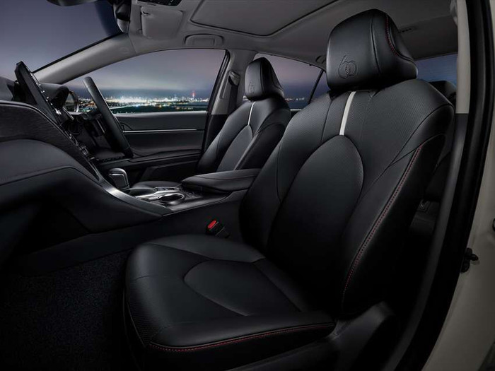 Toyota tung loạt phiên bản 60th Anniversary cho các dòng xe ăn khách ảnh 9