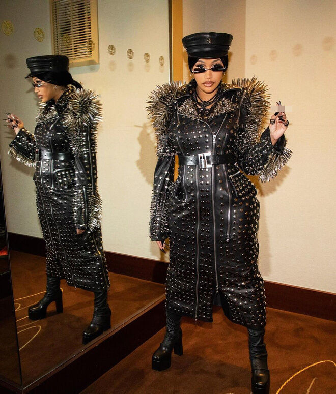 Nhìn lại thời trang của Cardi B ở Paris Fashion Week năm nay ảnh 19