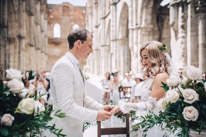 Khám phá vẻ đẹp cổ kính của tu viện 800 tuổi ảnh 5 Tu viện không mái 800 năm tuổi trở thành điểm tổ chức đám cưới siêu đẹp - 5