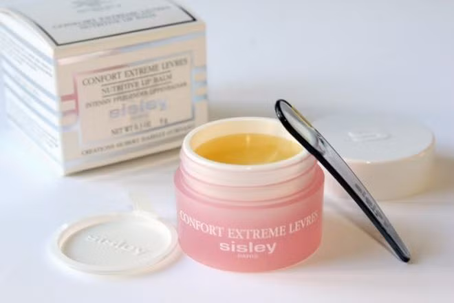 Nâng cấp sắc môi tươi hồng với dưỡng môi Nutritive Lip Balm từ Sisley