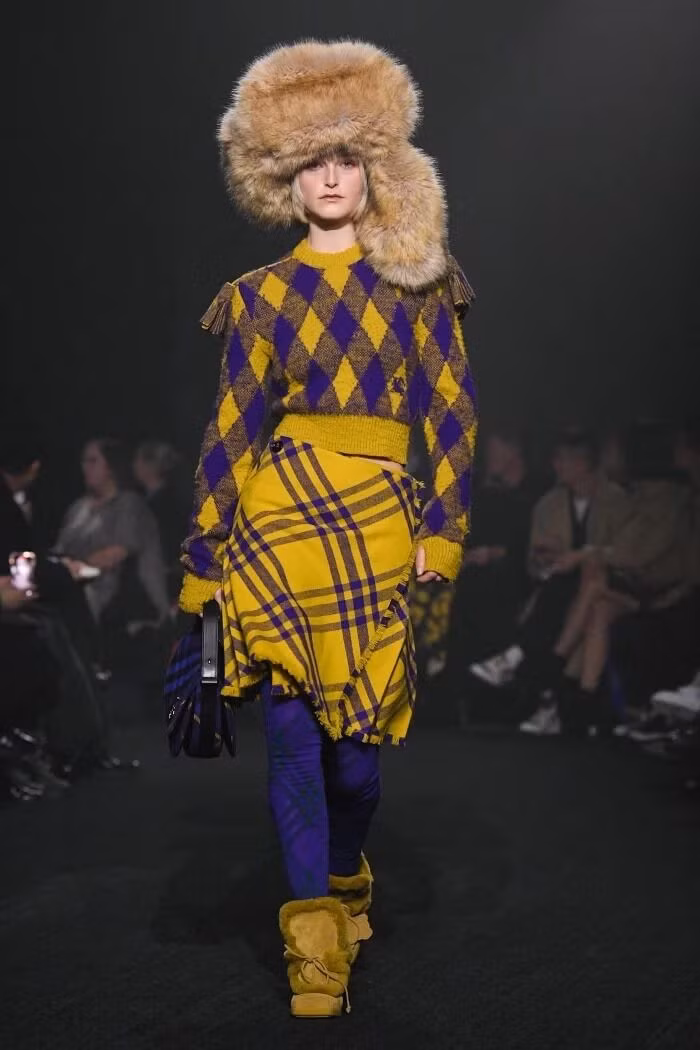 burberry-fall-2023-15-1676945649.jpg?w=1200&h=0&q=100&dpr=1&fit=crop&s=voWHuORDFhRUznnY-L0XQg