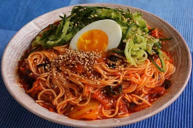 Mỳ Makguksu là món ăn giải nhiệt mùa hè cực thích mà bạn không nên bỏ qua