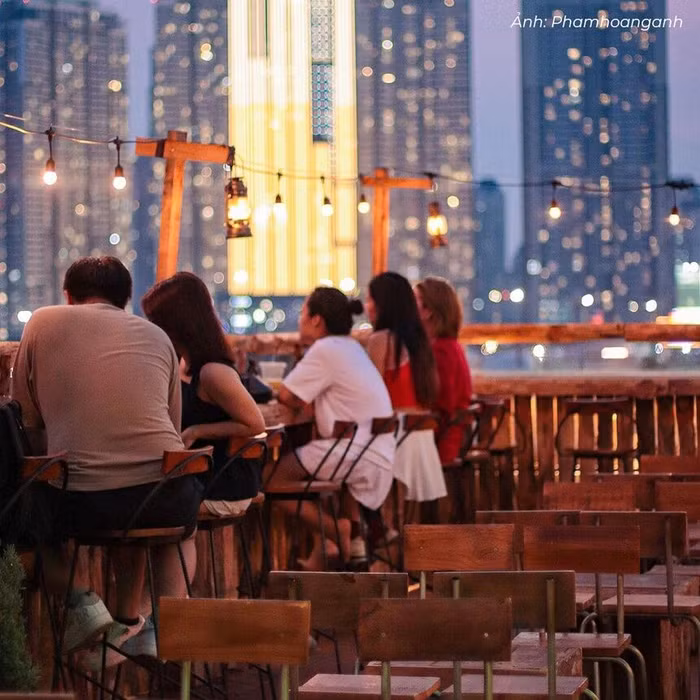 5 quán cà phê rooftop ngắm hoàng hôn ở TP.HCM - 4