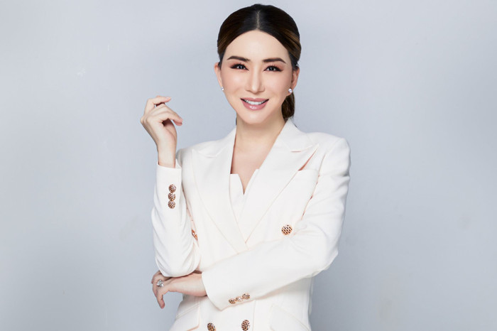 Doanh nhân chuyển giới Thái Lan mua lại Miss Universe với giá 20 triệu USD