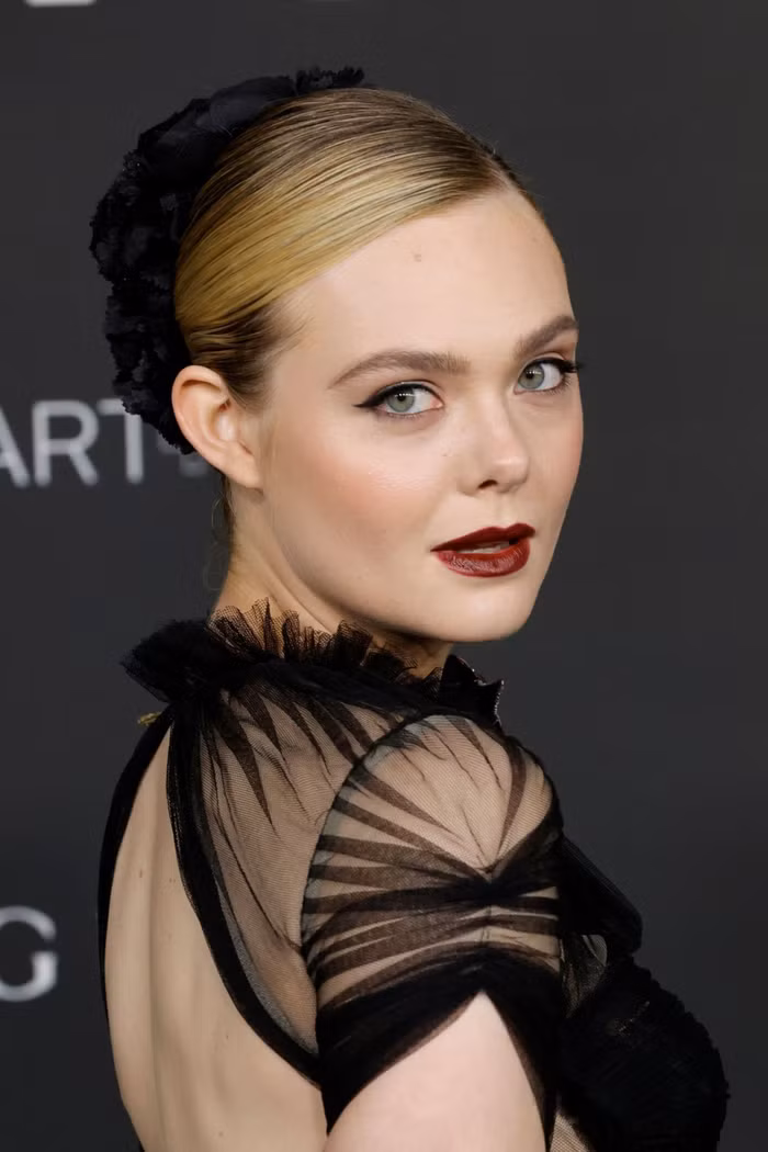 Elle Fanning đưa xu hướng trang điểm mặn mà quyến rũ lên thảm đỏ ảnh 2