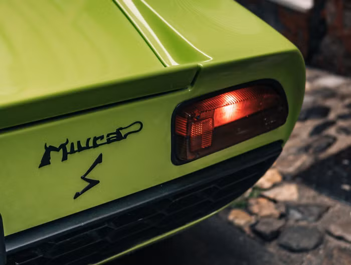 Lamborghini Miura mẫu xe đầu tiên được trang bị động cơ V12 đặt giữa ảnh 3