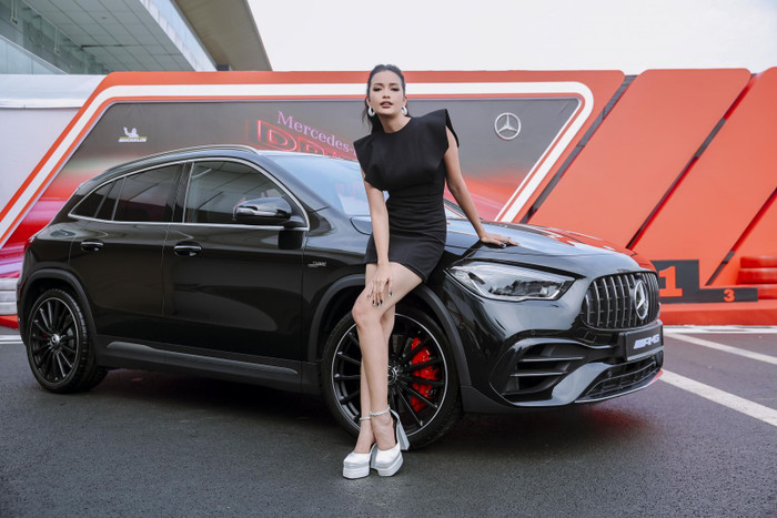 Mercedes-Benz Driving Festival 2022 trải nghiệm trên đường đua F1 ảnh 7 Mercedes-Benz Driving Festival 2022 trải nghiệm trên đường đua F1 ảnh 7