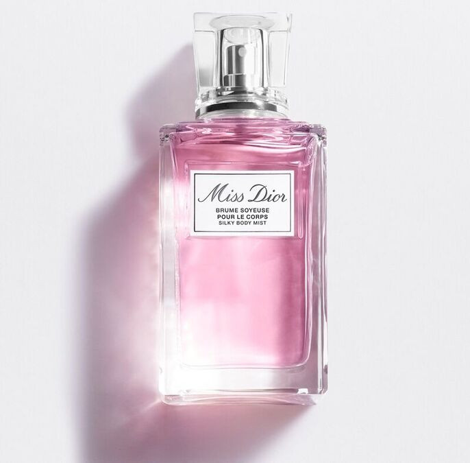 Ngày hè khổng thể thiếu xịt thơm toàn thân: thơm ngát, dưỡng ẩm da... ảnh 1 Ngày hè khổng thể thiếu xịt thơm toàn thân: thơm ngát, dưỡng ẩm da... ảnh 1