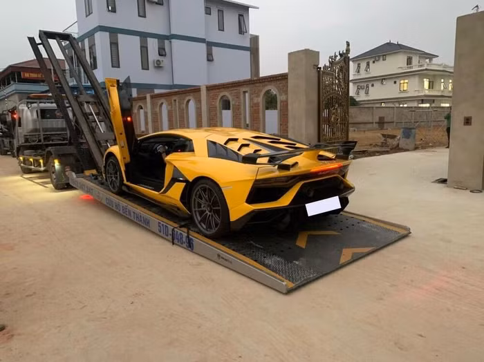 Lamborghini Aventador Roadster độ thành phiên bản giới hạn SVJ đầu tiên tại Việt Nam ảnh 5