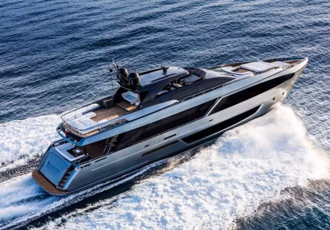 Riva 110′ Dolcevita là du thuyền đang rất phổ biến ở châu Á