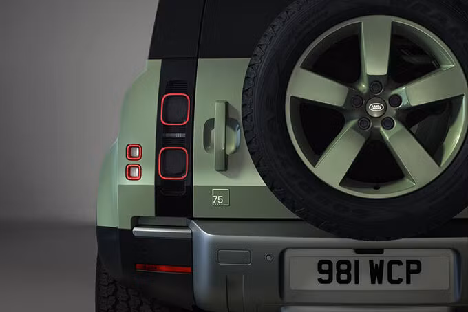 Land Rover Defender 75th Limited Edition 2023 bản đặc biệt ảnh 3