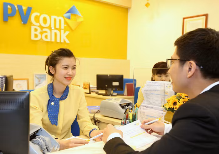 Chạy đua tăng trưởng tín dụng, các ngân hàng hút mạnh vốn