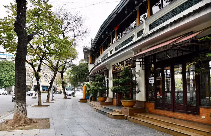 Nhiều nhà hàng gặp khó về nguồn cung, nhân sự... sau khi mở cửa trở lại. Ảnh: DUY LINH/Báo Nhân dân)