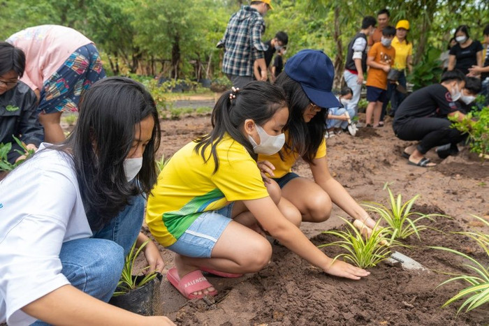 Hàng trăm tình nguyện viên Phú Quốc xuống phố thu gom rác ảnh 9 Hàng trăm tình nguyện viên Phú Quốc xuống phố thu gom rác ảnh 9