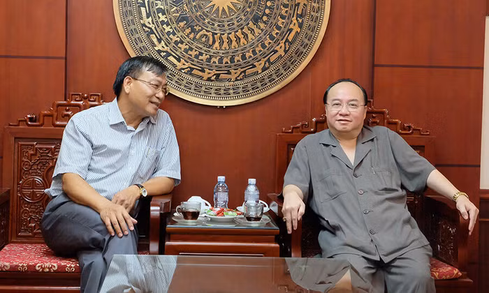 TS. Nguyễn Hồng Sơn – Phó Chủ tịch VCCI, Chủ tịch HBA (bên phải) và ông Trần Ngọc Nam – Phó Giám đốc Sở Kế hoạch và Đầu tư TP. Hà Nội tại buổi làm việc
