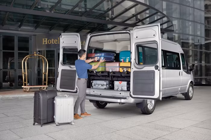 Ford Transit Mới.