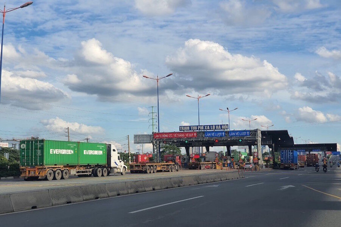TP.HCM tạm dừng thu phí dịch vụ sử dụng đường bộ