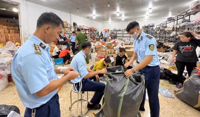 Số lượng cực lớn hàng lậu, hàng không rõ nguồn gốc được phát hiện tại Tuyên Quang