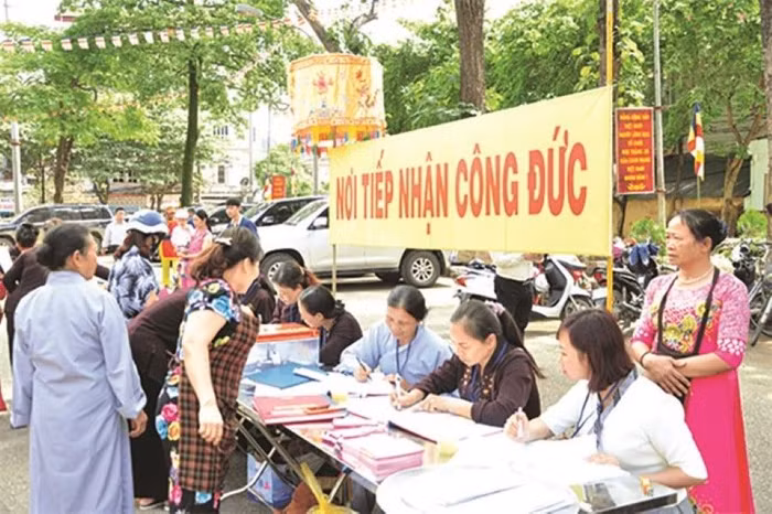 Tiền công đức phải được gửi vào tài khoản