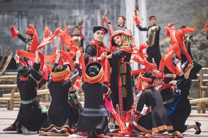 Đầu tháng 4 đến đỉnh thiêng Fansipan thực hành tín ngưỡng thờ Mẫu