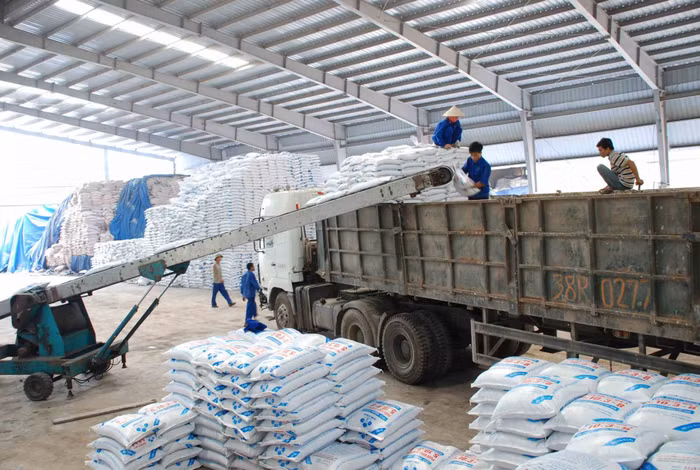 Đề xuất áp thuế giá trị gia tăng đối với phân bón, thiết bị nông nghiệp