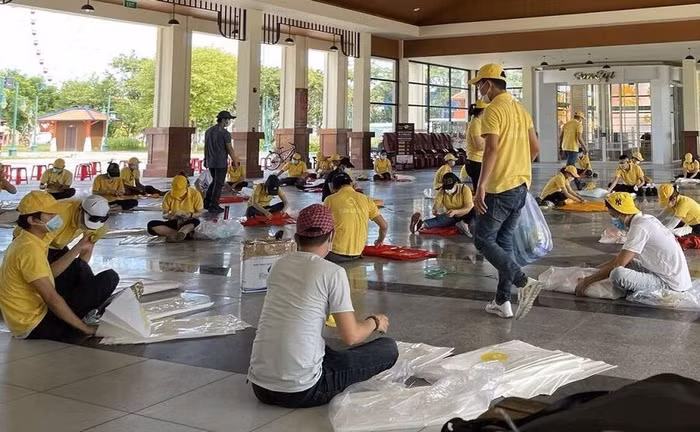 CBNV Sun Group chuẩn bị đóng gói các suất quà cho hộ nghèo