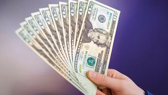 Tỷ giá USD hôm nay ngày 17/12: USD chợ đen sập sâu