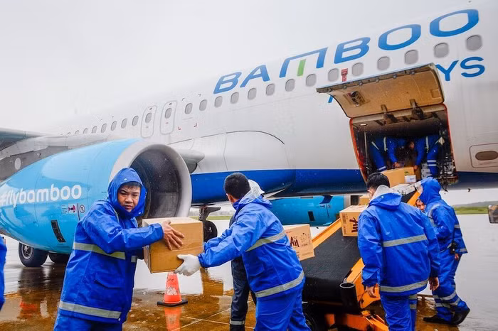 Bamboo Airways vận chuyển hơn 10.000 người dân về các tỉnh an toàn tuyệt đối cùng hàng trăm tấn trang thiết bị, vật tư y tế phục vụ chống dịch
