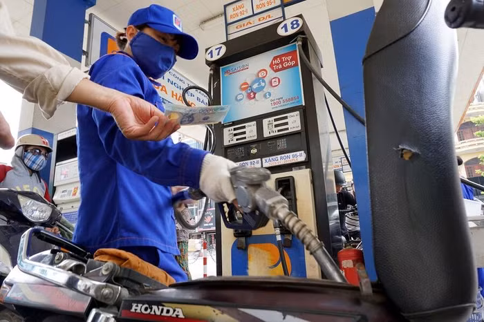 Từ ngày mai, giảm thuế bảo vệ môi trường 2.000 đồng/lít xăng, 1.000 đồng lít/dầu