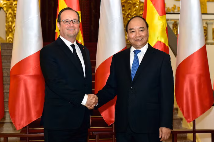 Món quà Thủ tướng Nguyễn Xuân Phúc tặng Tổng thống Pháp Hollande