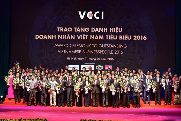 Thương Gia chúc mừng 100 doanh nhân tiểu biểu nhận cúp Thánh Gióng 2016