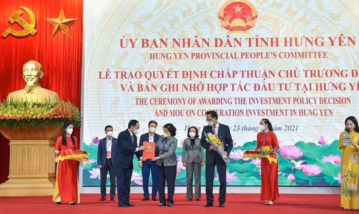 Tổng giám đốc Vinamilk nhận quyết định chủ trương đầu tư cho dự án nhà máy 4.600 tỷ đồng tại Hưng Yên