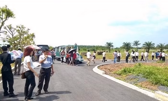 HoREA góp ý sửa luật theo hướng không bắt buộc giao dịch bất động sản phải qua sàn (Ảnh minh họa)