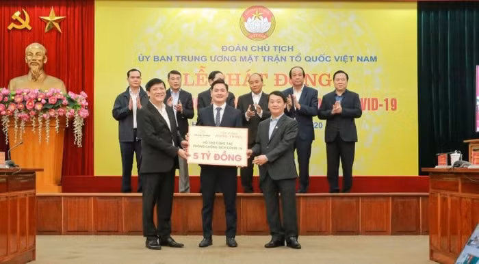 Tập đoàn Hưng Thịnh ủng hộ 5 tỷ đồng hỗ trợ phòng chống dịch Covid-19