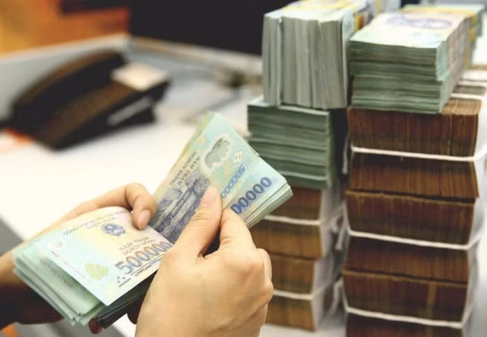 thắt chặt tiền tệ 